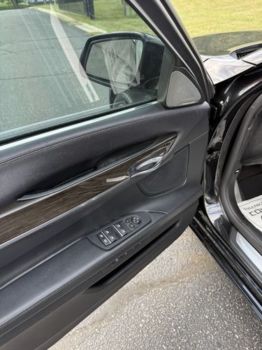 2014 BMW 750 i xDrive — photo 32