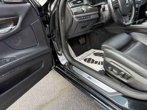 2014 BMW 750 i xDrive — photo 33