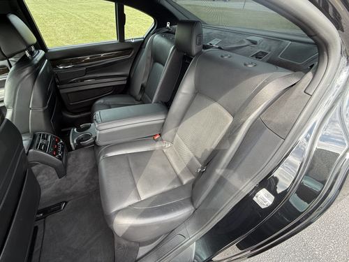2014 BMW 750 i xDrive — photo 39