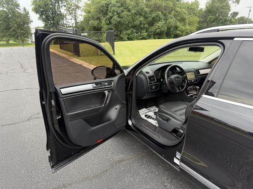 2016 VW Touareg Sport (FSI Only), Sport w/ Technology, Lux, Executive — photo 29