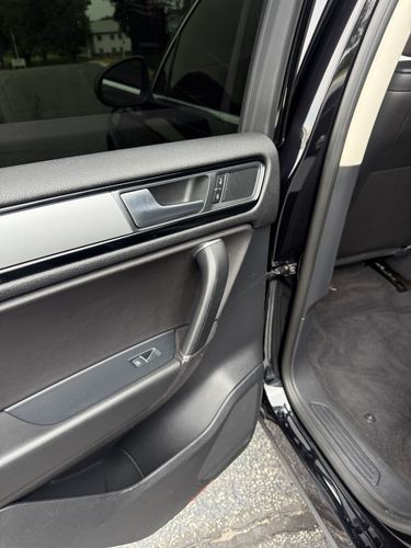 2016 VW Touareg Sport (FSI Only), Sport w/ Technology, Lux, Executive — photo 40