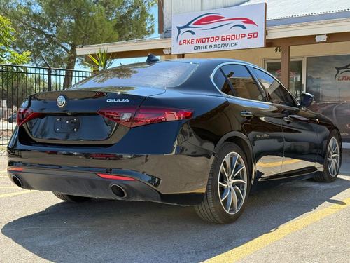 2017 Alfa Romeo Giulia — photo 8