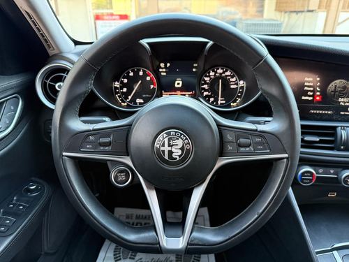 2017 Alfa Romeo Giulia — photo 11