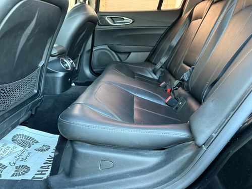 2017 Alfa Romeo Giulia — photo 27