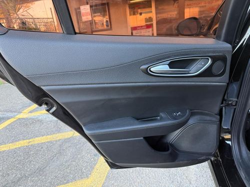 2017 Alfa Romeo Giulia — photo 33