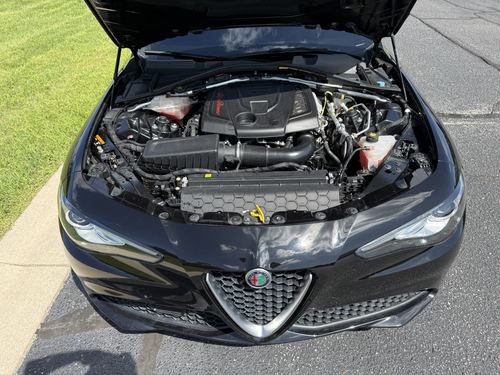 2017 Alfa Romeo Giulia Base — photo 3