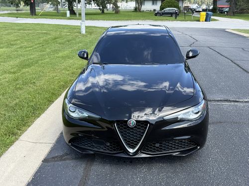 2017 Alfa Romeo Giulia Base — photo 5