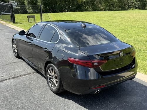2017 Alfa Romeo Giulia Base — photo 10