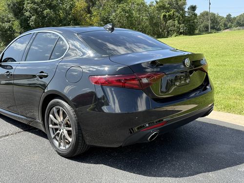 2017 Alfa Romeo Giulia Base — photo 11