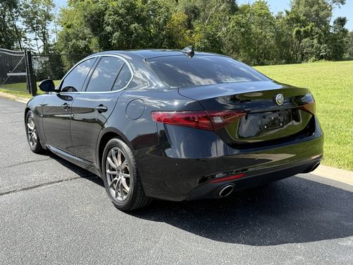 2017 Alfa Romeo Giulia Base — photo 12