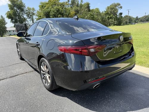 2017 Alfa Romeo Giulia Base — photo 14