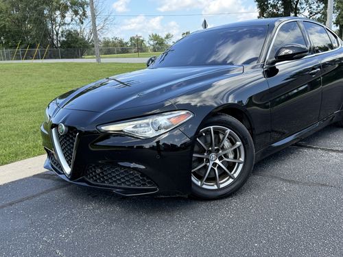 2017 Alfa Romeo Giulia Base — photo 16