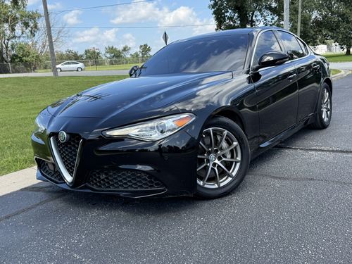 2017 Alfa Romeo Giulia Base — photo 17