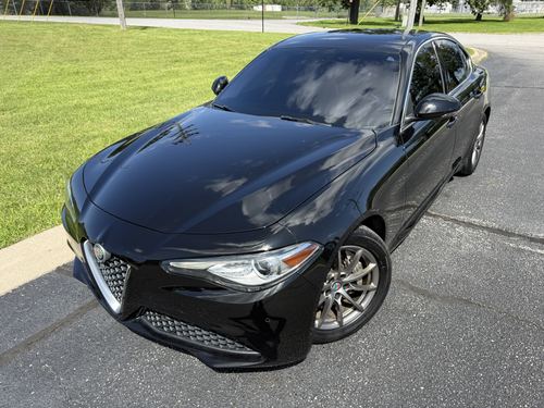 2017 Alfa Romeo Giulia Base — photo 18