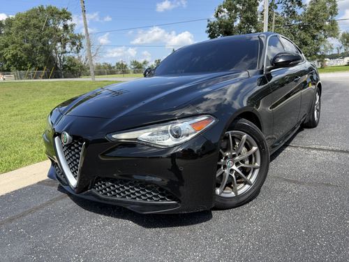 2017 Alfa Romeo Giulia Base — photo 19