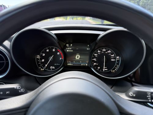 2017 Alfa Romeo Giulia Base — photo 20