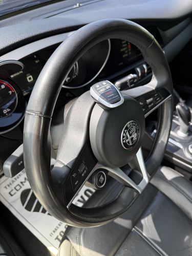 2017 Alfa Romeo Giulia Base — photo 25