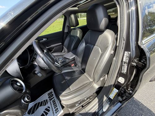 2017 Alfa Romeo Giulia Base — photo 28