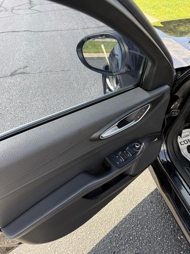 2017 Alfa Romeo Giulia Base — photo 31