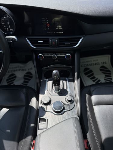 2017 Alfa Romeo Giulia Base — photo 34